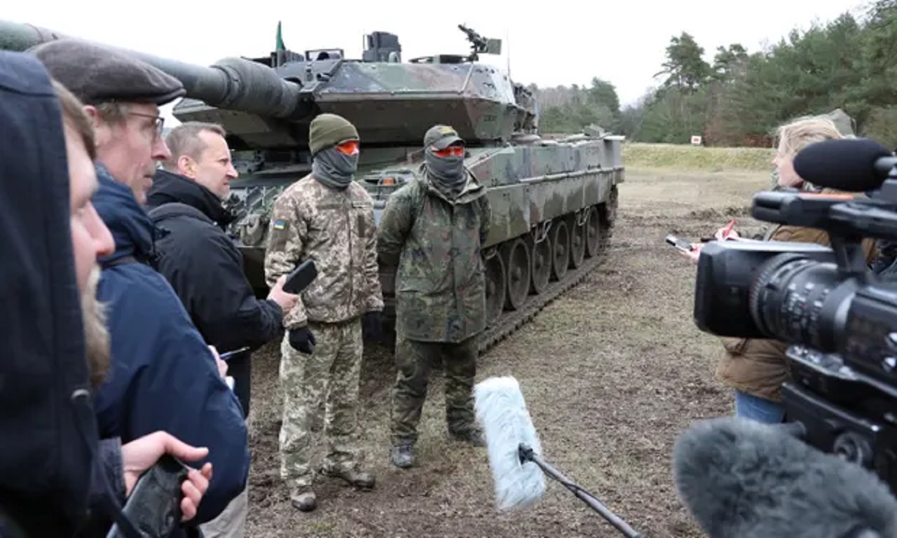 Küszöbön az ukrán ellentámadás – a Challenger 2 harckocsik után a Leopardok is megérkeztek Ukrajnába